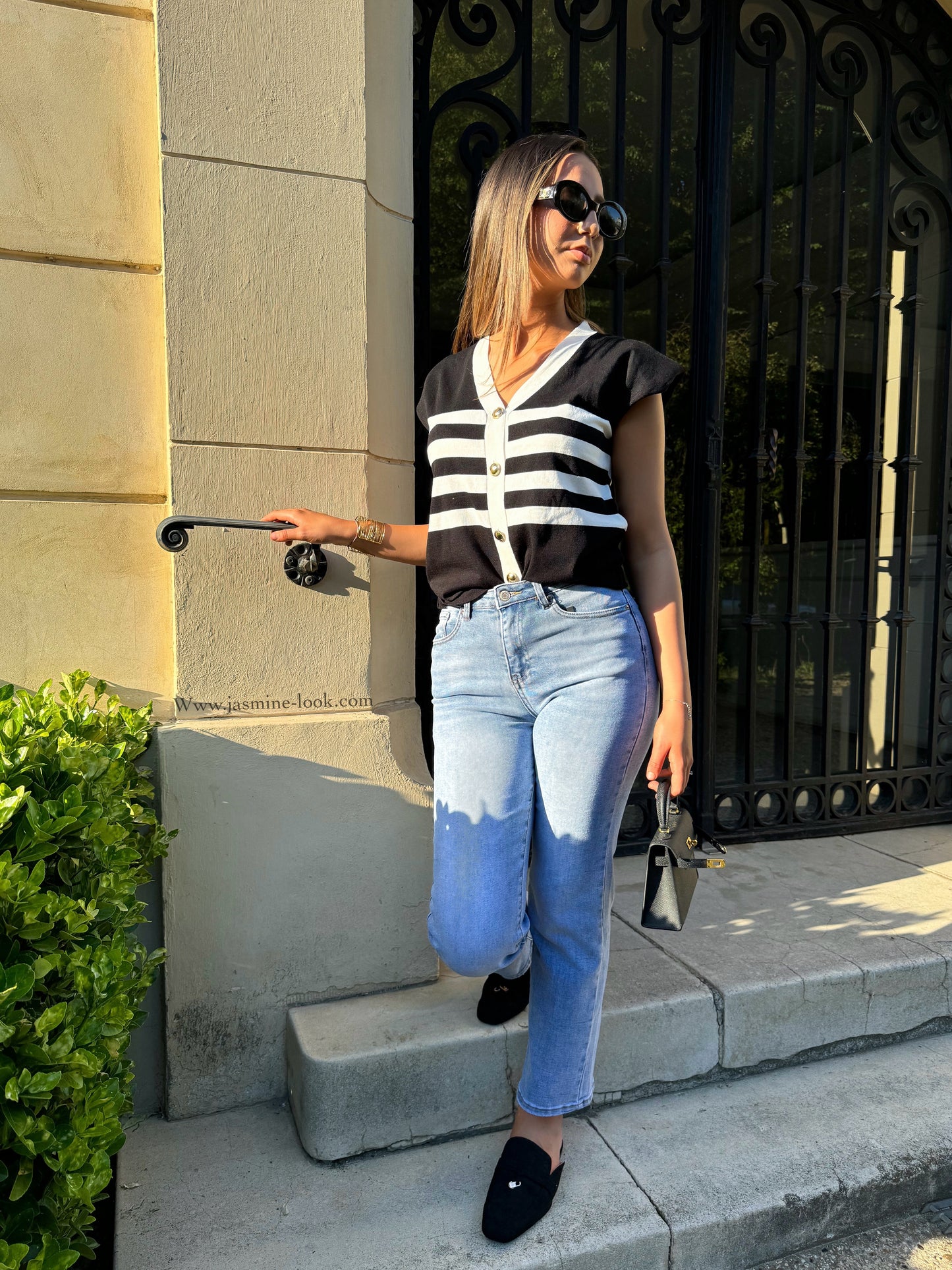 Paola black vest